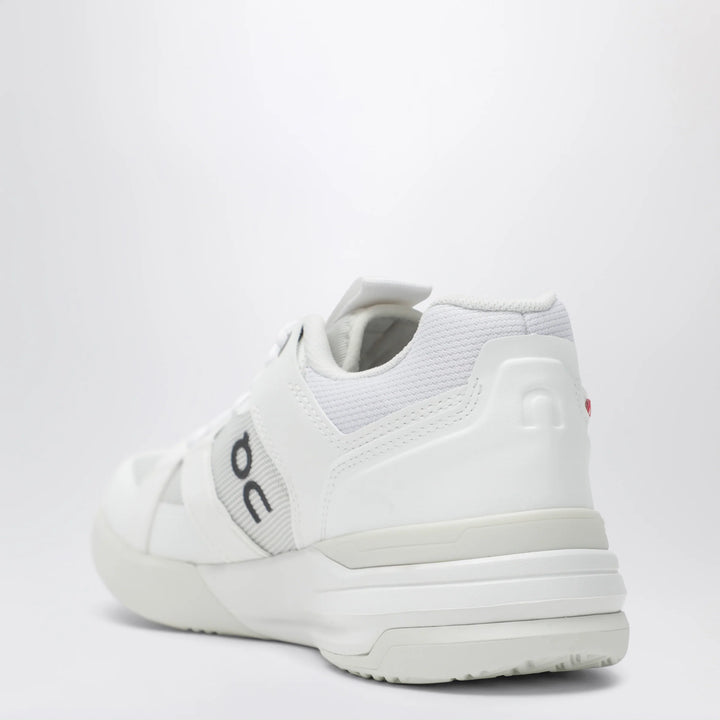 On - The Roger Clubhouse Pro tennis shoes in white/ice