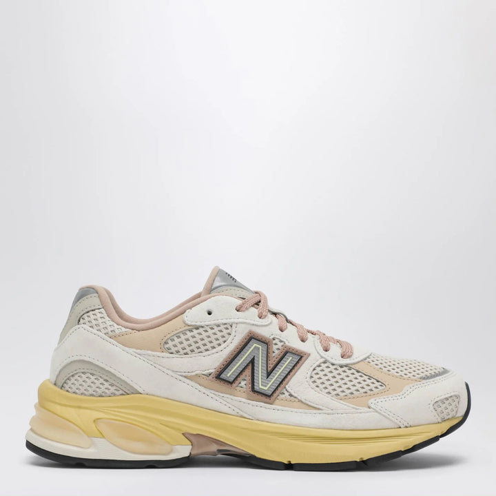 New Balance - 2010 Sneakers in Linen/Desert Clay
