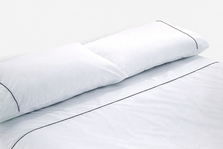 Bemboka flat sheets White/Black / King 275x260cm Bemboka Cotton Percale Flat Sheets with Piping Bemboka Cotton Percale Flat Sheets with Piping I Superior Luxury Sleep Brand