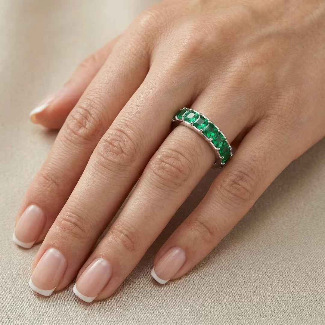 Leibish Emerald Princess Band Ring